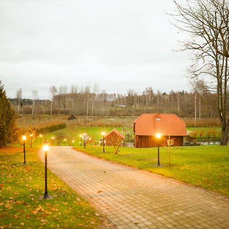 Kundzini Hotel Bīriņi Buitenkant foto