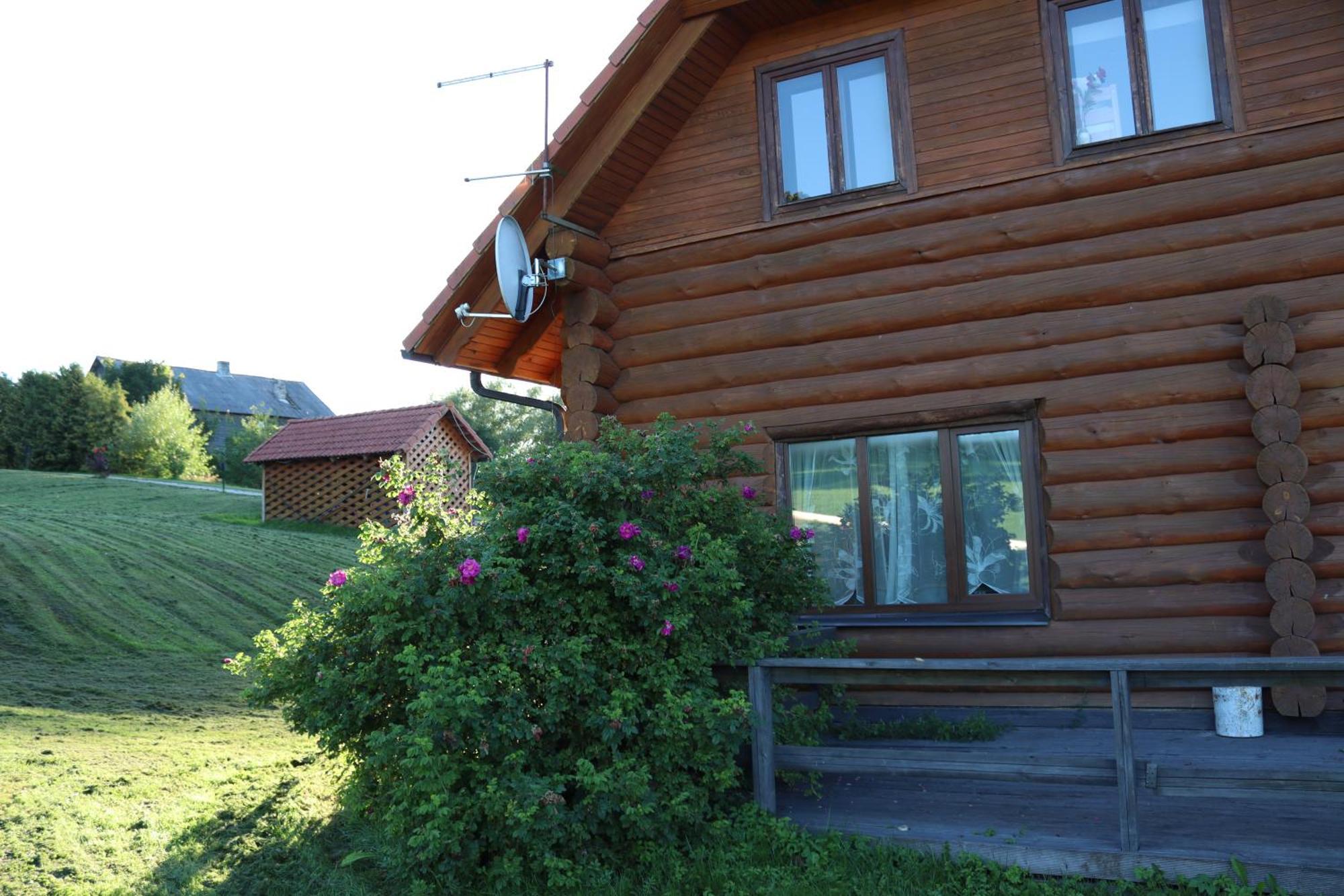 Kundzini Hotel Bīriņi Buitenkant foto