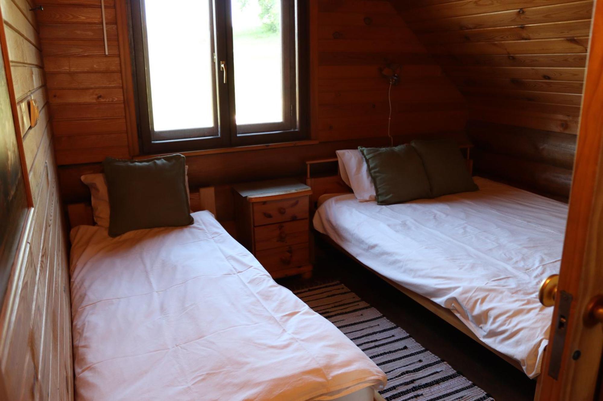 Kundzini Hotel Bīriņi Buitenkant foto