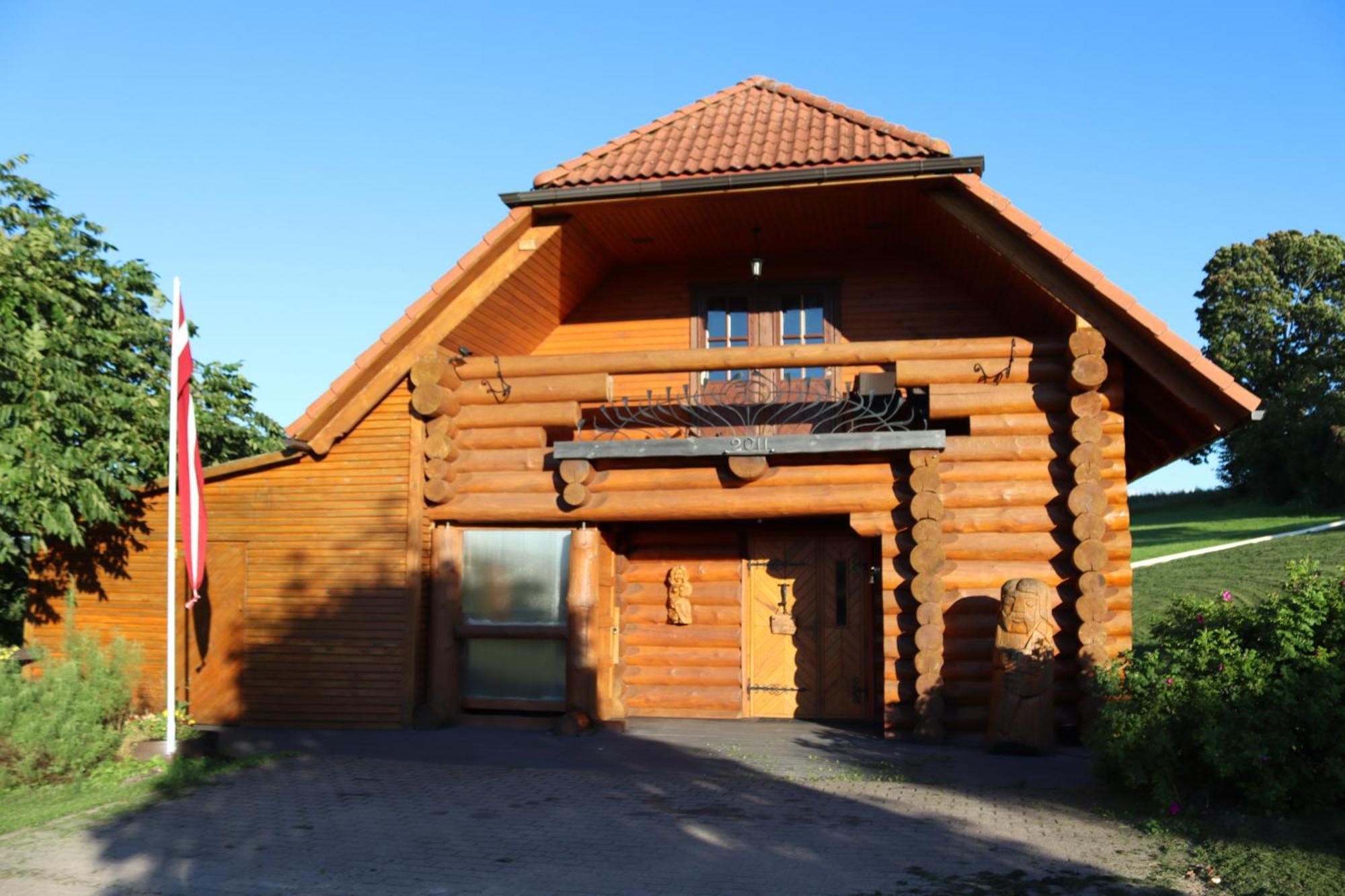 Kundzini Hotel Bīriņi Buitenkant foto