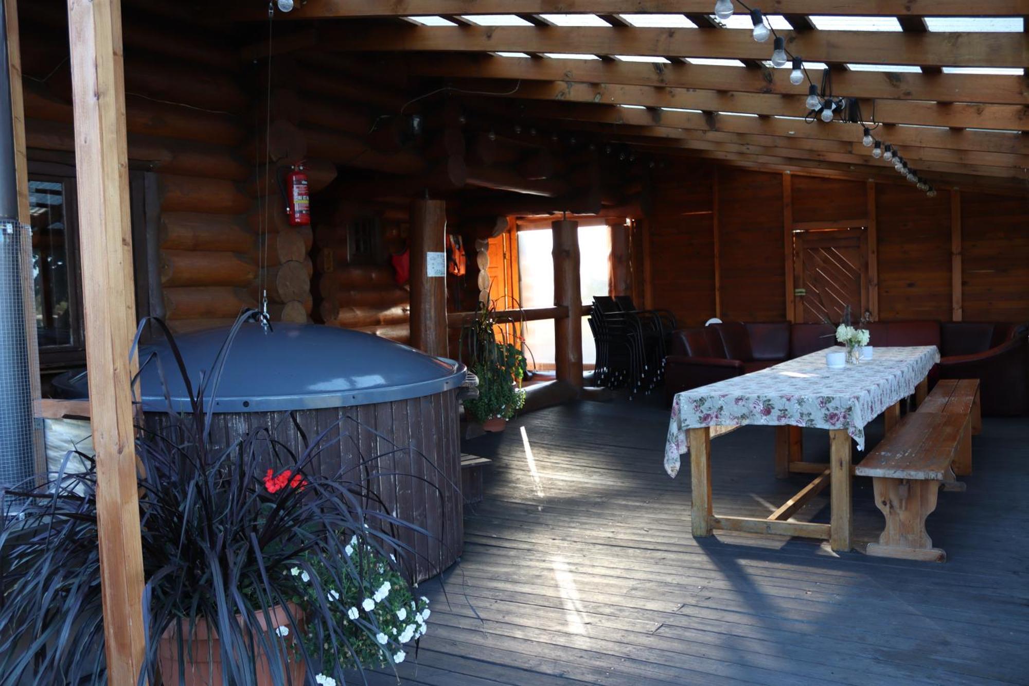 Kundzini Hotel Bīriņi Buitenkant foto