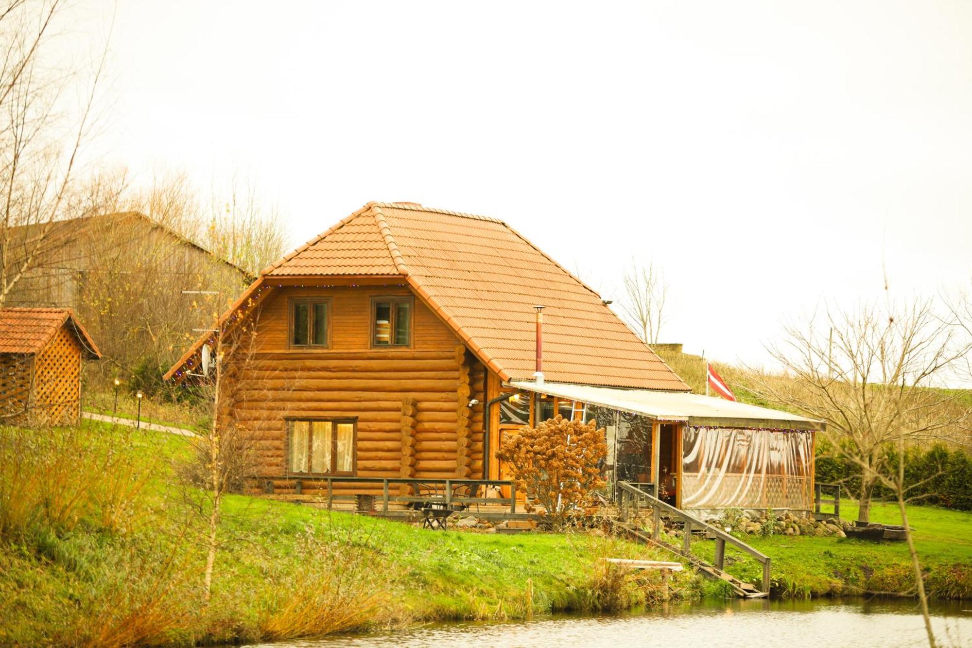 Kundzini Hotel Bīriņi Buitenkant foto